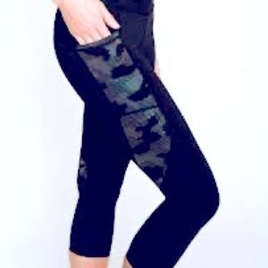 Zyia Active Black Camo Capri